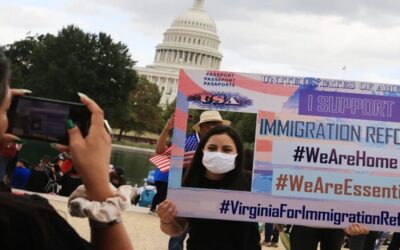 Cientos de migrantes exigen a Biden cumplir sus promesas de campaña: “Nos ha fallado”