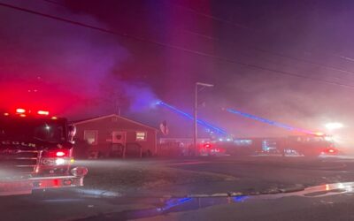 Incendio destruye edificio comercial en Pawtucket.