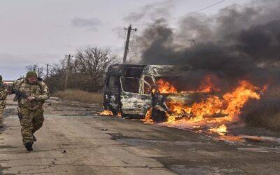 Ucrania ataca Crimea con drones; fuerzas rusas intentan tomar ciudad en el este