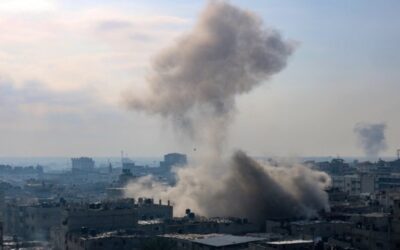 Aviones de combate atacan objetivos en Gaza mientras Israel reanuda ofensiva y advierte sobre ataques en el sur