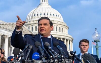 George Santos: expulsan de la Cámara de Representantes al congresista republicano famoso por sus mentiras