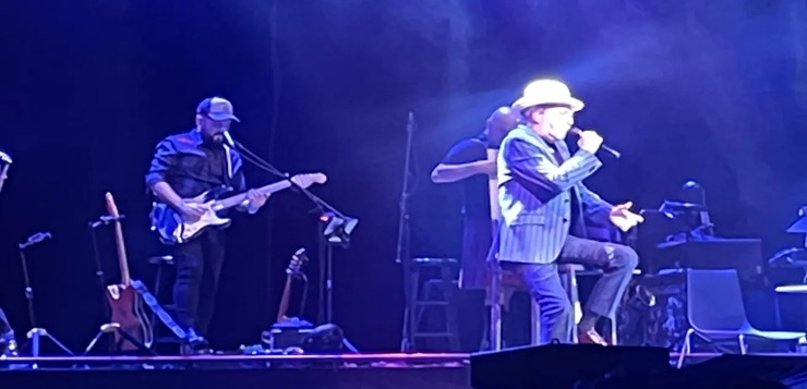 Joaquín Sabina puso de pie al Youtube Theater de Los Ángeles en su último concierto