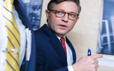 Republicanos presionan por cambios significativos en inmigración y la frontera si Biden quiere más dinero para Ucrania