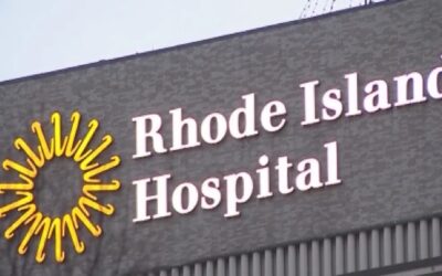 Mujer detenida por supuestamente agredir a técnico en emergencias del Hospital Rhode Island.