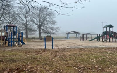 Policía East Providence investiga tiroteo en parque infantil.