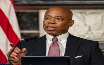 Alcaldes demócratas vuelven a pedir ayuda federal y coordinación con Texas ante crisis migratoria