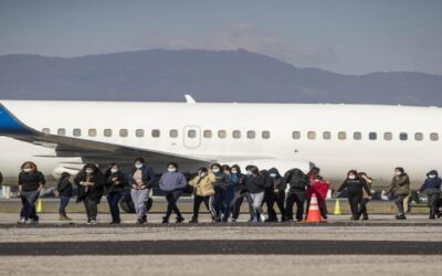 EE.UU. duplica en el año fiscal 2023 el número de indocumentados deportados