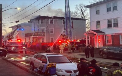 Incendio en Providence deja 14 personas sin hogar.