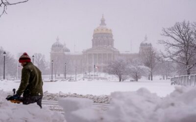 Tormentas azotan EEUU: tornados y fuertes nevadas, cierres de carreteras y escuelas