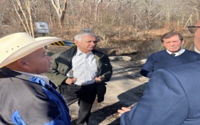 Senador Reed visita áreas dañadas por las inundaciones