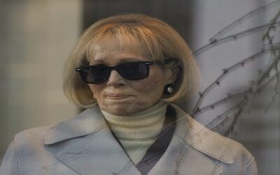 Juez amenaza con expulsar a Trump por no acatar orden de guardar silencio durante juicio