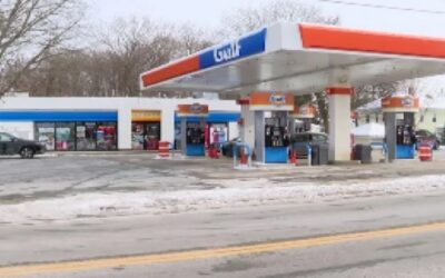 Policía Woonsocket busca sospechoso de asaltar gasolinera