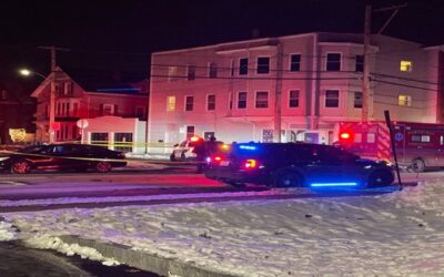 Policía Pawtucket investiga asesinato a tiros de una mujer.