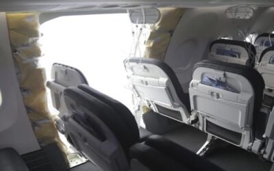 EEUU recomienda a aerolíneas inspeccionar paneles tras incidente en pleno vuelo