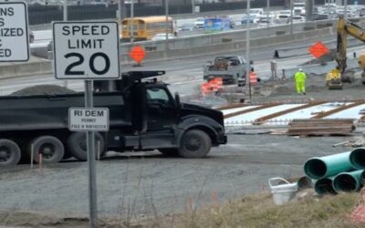 Administrador Federal de Carreteras de los Estados Unidos visita Rhode Island por  Puente Washington