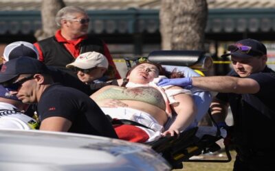 Tiroteo en desfile de Chiefs deja muerta a locutora hispana; hay 22 heridos, incluidos 8 niños