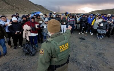 Campamento improvisado en la frontera de California recibe cientos de migrantes diariamente
