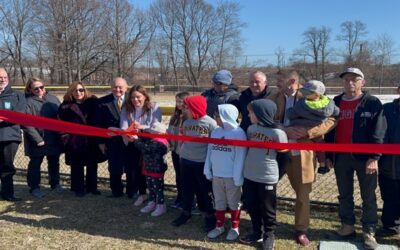 Inauguran renovado Parque Pierce en Central Falls.