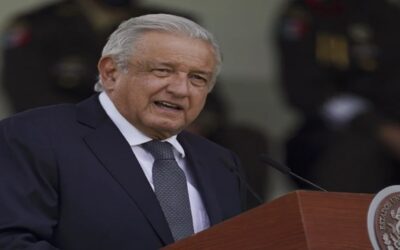 Presidente mexicano arrecia crítica a medios y defiende haber divulgado teléfono de una periodista