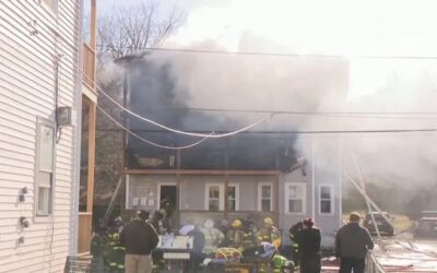 Mujer se salva de morir quemada con la ayuda de buenos samaritanos, incendio deja 3 heridos y 6 personas sin hogar.