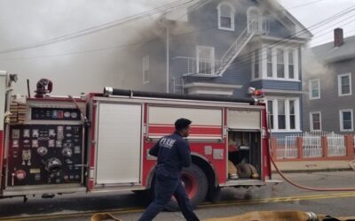 Incendio en Providence deja 8 personas sin hogar.