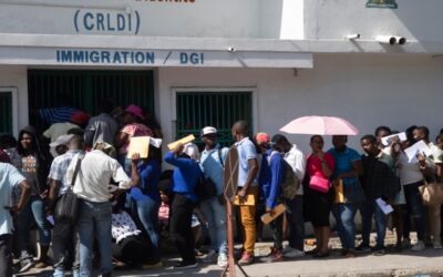 Gobierno de Biden rechaza que esté trayendo en secreto a EEUU a miles de inmigrantes con programa de parole