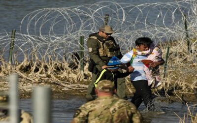 Corte Suprema extiende bloqueo a ley de Texas que faculta a policías para detener a migrantes