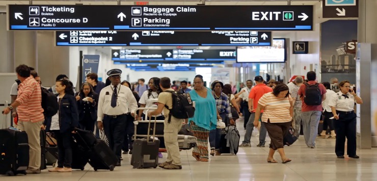 Los tres aeropuertos en Estados Unidos con más rechazos de ingreso a extranjeros por “inadmisibilidad”