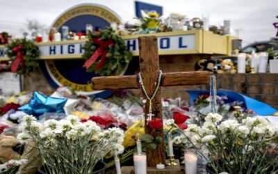 Declaran culpable al padre acusado por el tiroteo que cometió su hijo en un instituto en EE.UU.