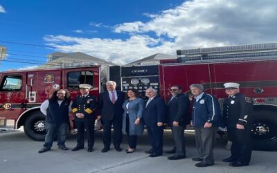 Central Falls celebra la llegada de su nuevo camión de bomberos.