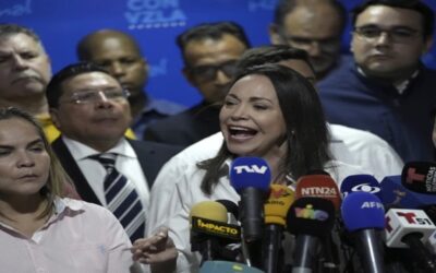 Emiten orden de arresto contra jefa de campaña de candidata de la oposición venezolana