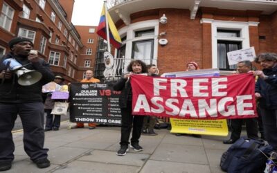 Esposa de Assange considera que caso contra fundador de WikiLeaks “va en dirección correcta”