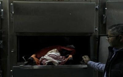 Colonos israelíes atacan un poblado en Cisjordania; hay un palestino muerto y 25 heridos
