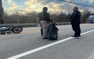 Autoridades identifican motociclista muerto en accidente.