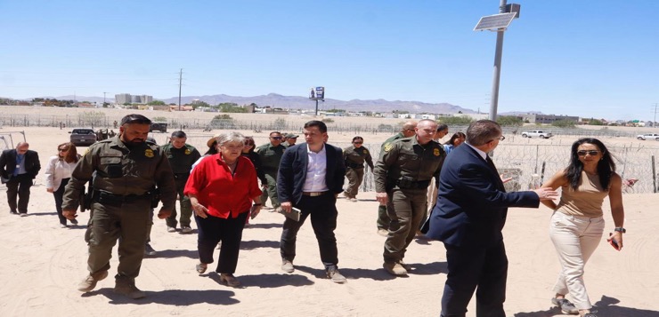 Canciller mexicana visita la frontera para «corroborar» la labor migratoria de EE.UU.