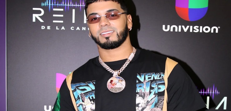 Anuel AA cubrió los tatuajes de los nombres de sus ex novias