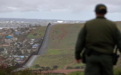 Condenan a prisión a exagente de la Patrulla Fronteriza que ofrecía papeles falsos a inmigrantes