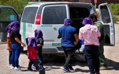 CBP reporta 30% menos detenciones de migrantes en la frontera sur, mientras incautaciones de cocaína aumentaron