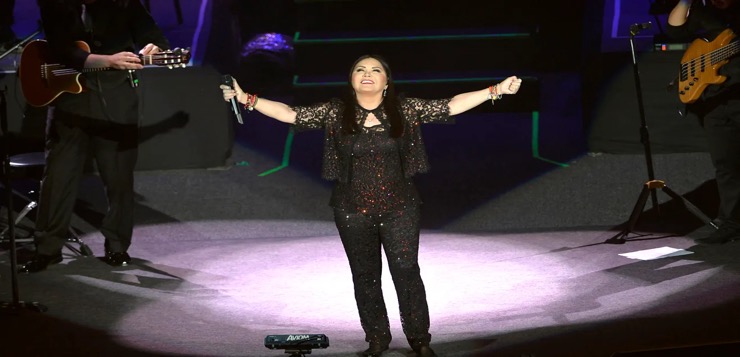 Ana Gabriel explica que su estado de salud se “complicó” y pide que no la “suelten de la mano”