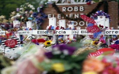 Familias de víctimas demandan a la policía por fallida respuesta a masacre escolar en Uvalde, Texas