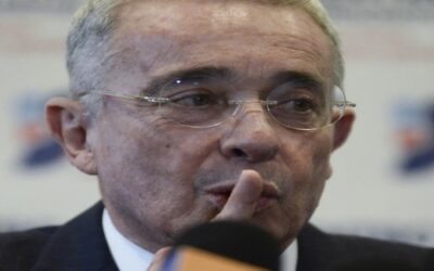 Álvaro Uribe es acusado de soborno y fraude procesal, primer expresidente en ir a juicio en Colombia