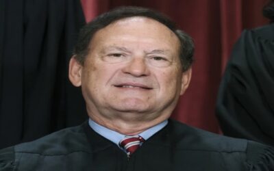 Juez Alito rechaza apartarse de casos de la Corte Suprema de EEUU por polémica sobre banderas