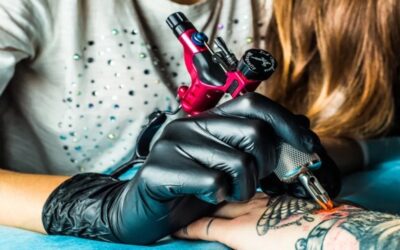 Estudio encuentra una posible relación entre el cáncer y los tatuajes