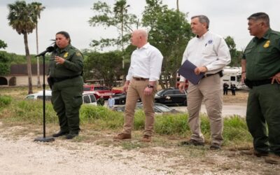 Administración Biden enfrenta presión por cierre en la frontera; se reunirá con Caucus Hispano para evaluar acciones