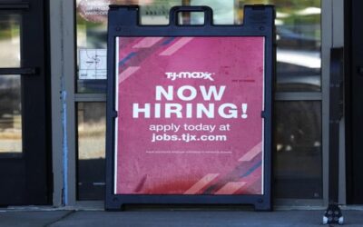 Número de estadounidenses que solicitaron prestaciones por desempleo aumentó ligeramente