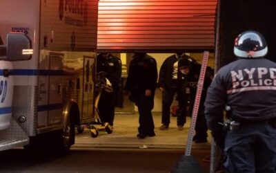 Ladrón toma tres rehenes en tienda de cheques en Brooklyn durante enfrentamiento con la policía