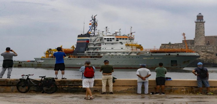 Estados Unidos vigila, pero no ve como una amenaza la flotilla rusa que llegó a Cuba