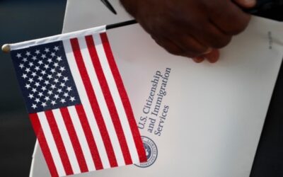 Anuncian nueva vía a la residencia permanente para indocumentados casados con ciudadanos de EEUU