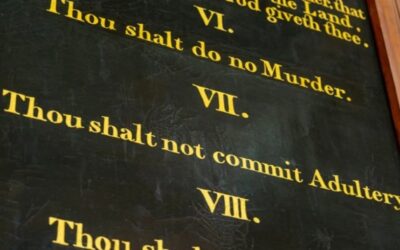 Louisiana se convierte en el primer estado en requerir que los Diez Mandamientos se muestren en todas las escuelas públicas