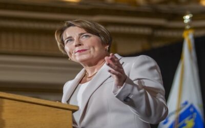 Massachusetts envía delegación a la frontera para disuadir a migrantes a ir a ese estado